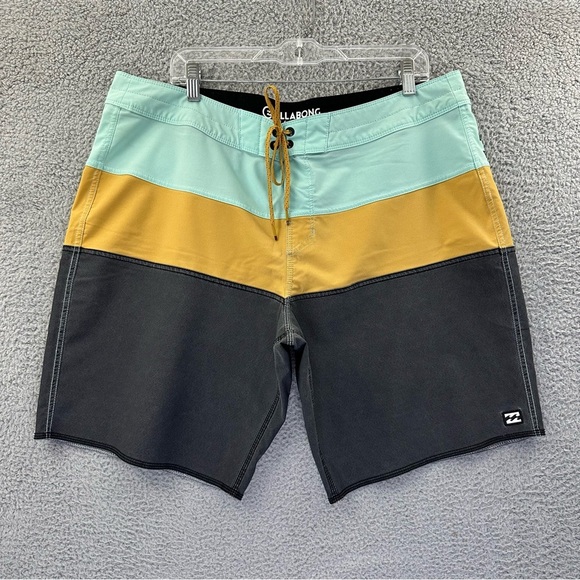 Billabong Tribong Pro 9" Board Shorts Multi‎ Outdoor Beach Travel Vaca Men's 38 - Picture 1 of 9